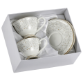 komplet-porcelanowych-filizanek-ze-spodkami-drobne-kwiatki-pudelko.png